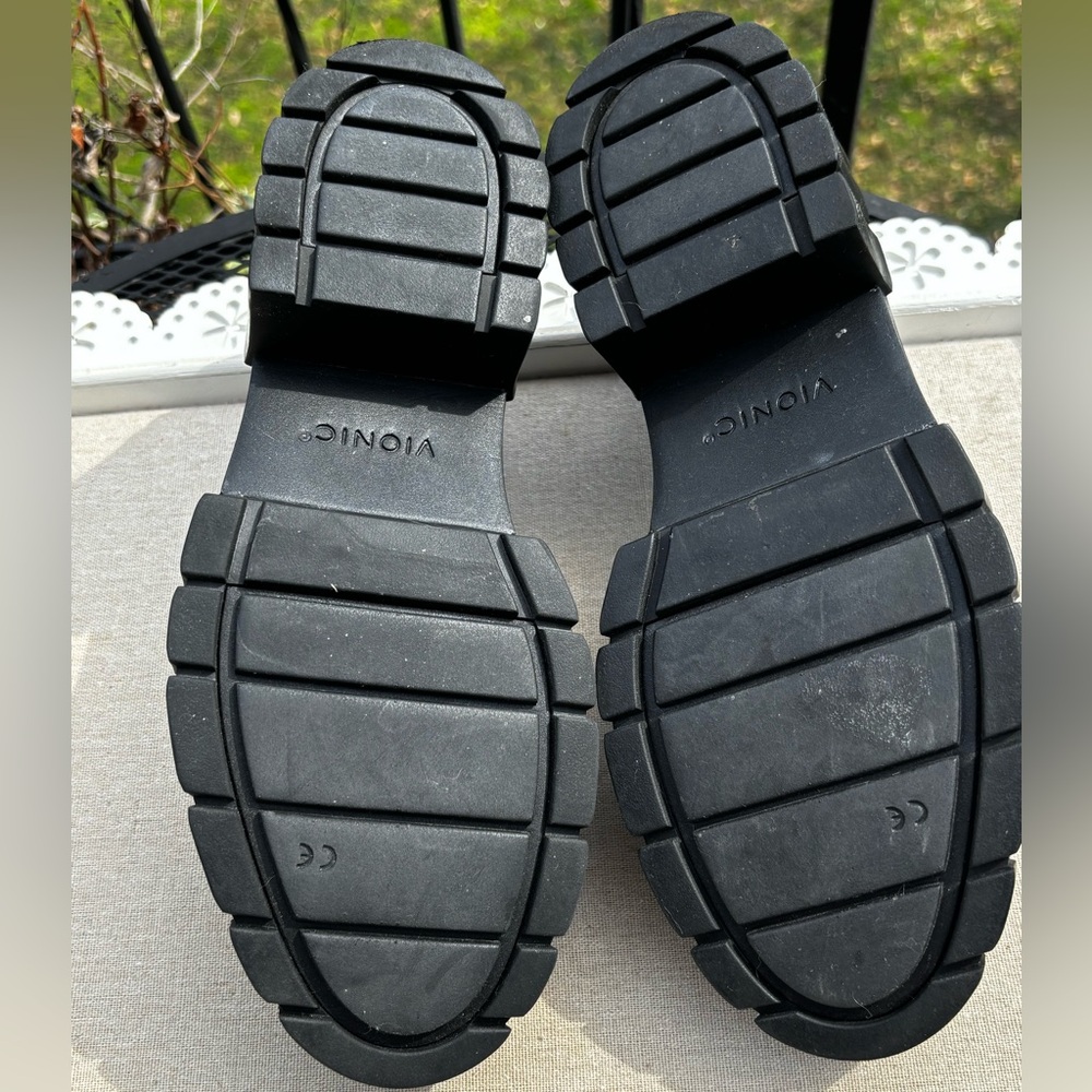 Vionic Penny Loafers With Lug Soles.2 Snap on Front Choices,Gold Chain Or Plain. - Picture 6 of 13